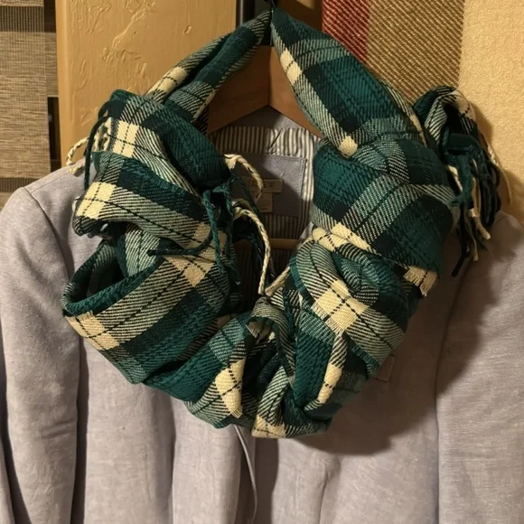 NIB J Crew Scarf Tartan Plaid Academic Green, Black, Cream - Picture 5 of 7